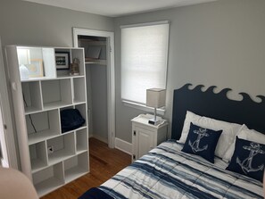2 bedrooms, iron/ironing board, WiFi - *New 2022- Cottage* One block for Bay Beach (North Cape May)