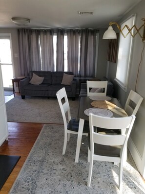 Interior - *New 2022- Cottage* One block for Bay Beach (North Cape May)
