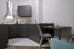 Fridge, microwave, stovetop, coffee/tea maker - Apartment at the Monument to the Battle of the Nations (Leipzig)