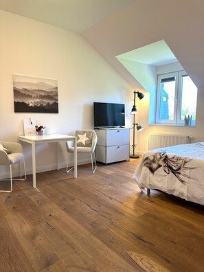 ห้องคลาสสิกสตูดิโอ (Incl. 65 EUR Cleaning Fee) | 1 ห้องนอน, ห้องพักตกแต่งอย่างมีเอกลักษณ์, ผ้าปูที่นอน