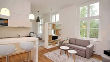 Studio, 1 Bedroom (Max de Luxe;Incl. 65 EUR Cleaning Fee) | Living area | 110-cm flat-screen TV with satellite channels