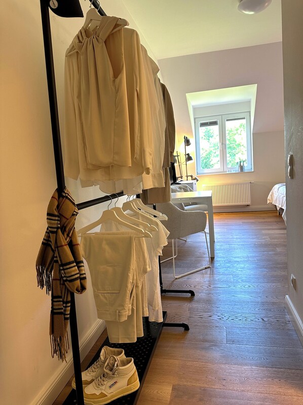 ห้องคลาสสิกสตูดิโอ (Incl. 65 EUR Cleaning Fee) | 1 ห้องนอน, ห้องพักตกแต่งอย่างมีเอกลักษณ์, ผ้าปูที่นอน