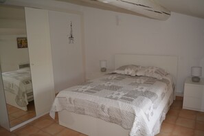 4 Schlafzimmer, Bügeleisen/Bügelbrett, kostenloses WLAN