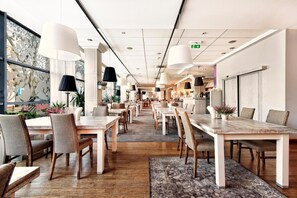 Spécialités Cuisine locale et internationale