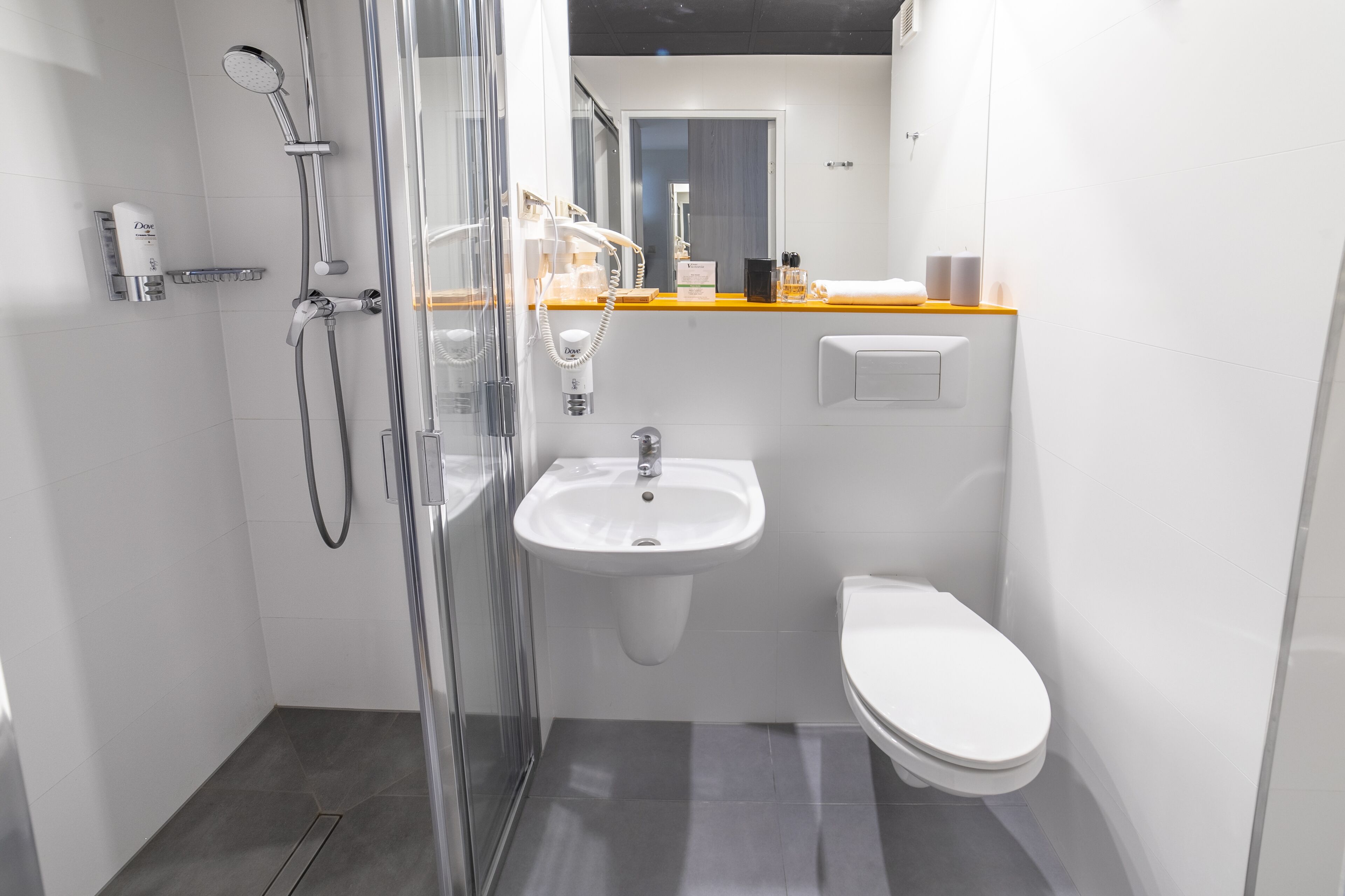 shower, free toiletries, hair dryer, towels