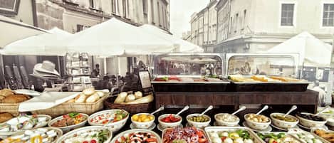 Petit déjeuner buffet (55 PLN par personne)