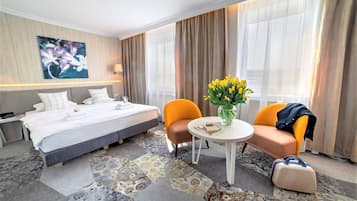 Comfort Double Room | Hypo-allergenic bedding, desk, blackout curtains, iron/ironing board