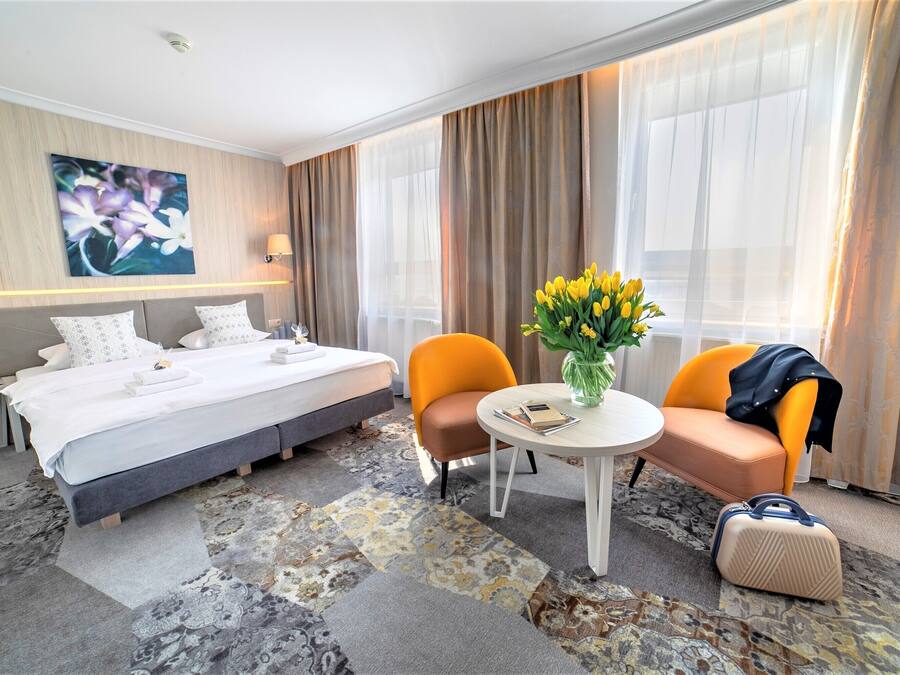 Comfort Double Room | Hypo-allergenic bedding, desk, blackout drapes, iron/ironing board