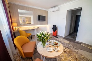 Standard Twin Room (Plus) | Hypo-allergenic bedding, desk, blackout drapes, iron/ironing board - Hotel Victoria (Lublin)
