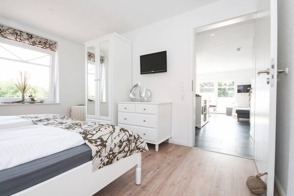 2 bedrooms, individually decorated, individually furnished, free WiFi