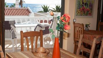 Bungalow, 2 habitaciones, balcón, vistas al mar | Restauración