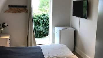 1 bedroom, individually decorated, individually furnished