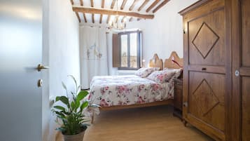 3 bedrooms, soundproofing, iron/ironing board, free WiFi