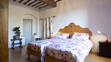 3 camere, insonorizzazione, ferro/asse da stiro, Wi-Fi gratuito