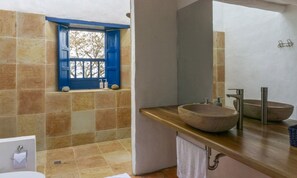Exclusive Townhome (3) | Bathroom | Shower, bidet, towels - Tocagua (Barichara)