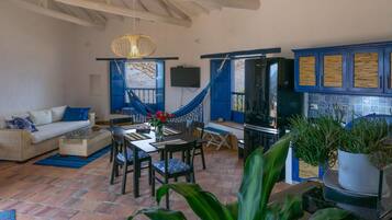 Exclusive Townhome (3) | Living area