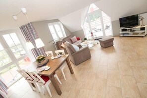 Apartment, 2 Schlafzimmer | Wohnbereich | Flachbildfernseher