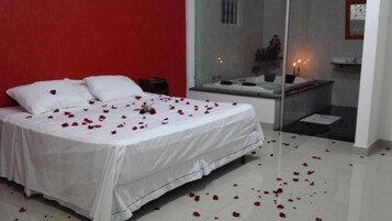 Minibar, escritorio y wifi gratis 