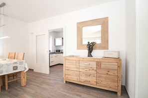 Apartment, 1 Schlafzimmer (Atempause) | Wohnzimmer | Flachbildfernseher, DVD-Player