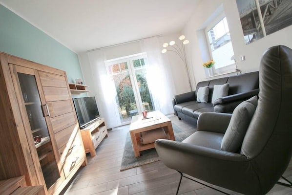 Apartment, 1 Bedroom (Atempause) | Living room | Flat-screen TV, DVD player