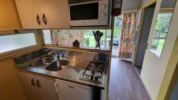 Réfrigérateur, cafetière/bouilloire