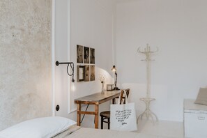 Deluxe Apartment | 1 bedroom, iron/ironing board, free WiFi