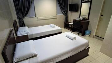 Superior Twin Room | Desk, iron/ironing board, free WiFi