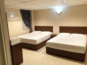 Basic Double Room | Desk, iron/ironing board, free WiFi
