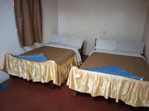 双人房 | 办公桌、免费 WiFi