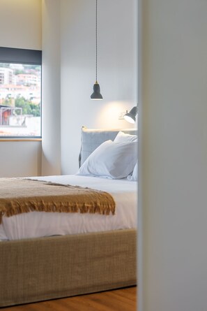 Departamento superior, 1 habitación | Ropa de cama hipoalergénica y camas con efecto memoria 