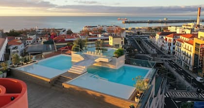 Three House Hotel