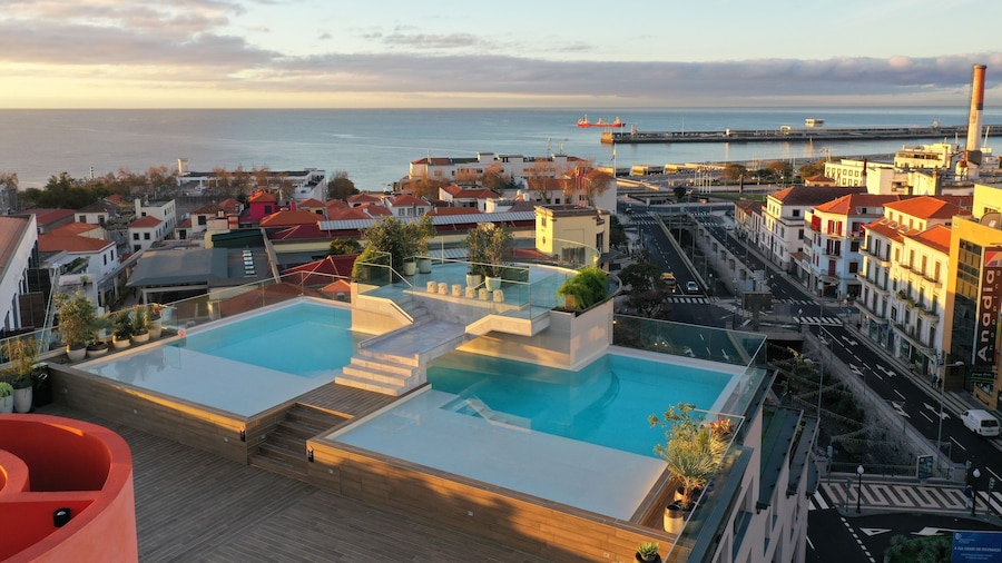 Three House Hotel