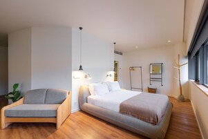 Panoramic Studio | Hypo-allergenic bedding available, memory foam beds, in-room safe