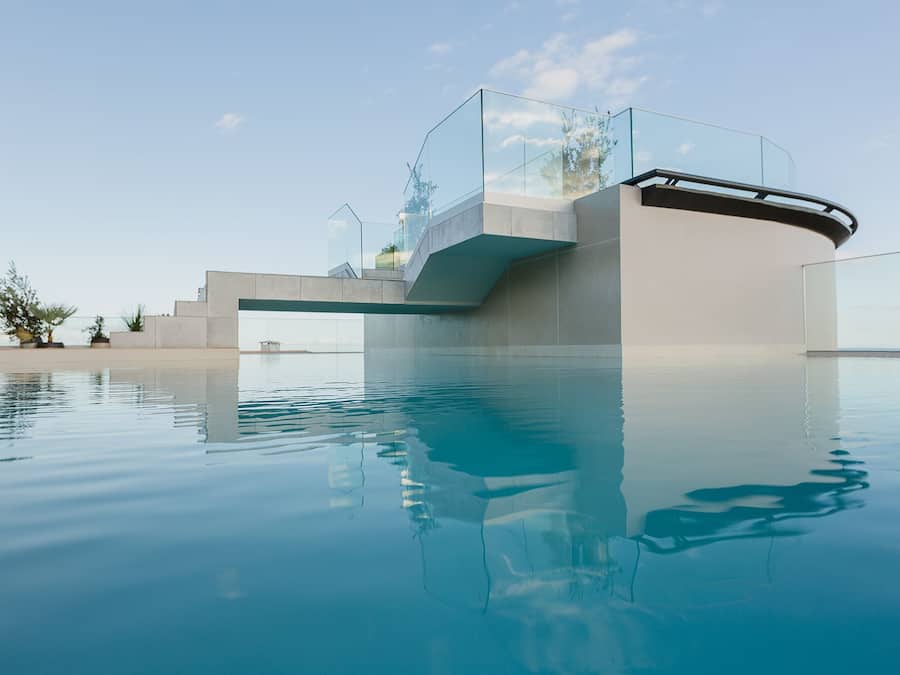 Außenpool, geöffnet von 10:00 Uhr bis 18:00 Uhr, Sonnenschirme