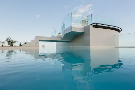Three House Hotel