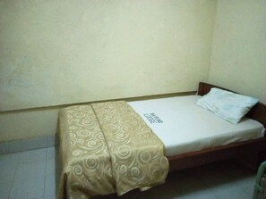 مكتب وواي فاي مجانًا وملاءات أسرّة