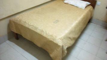 Habitación individual | Escritorio, wifi gratis y ropa de cama