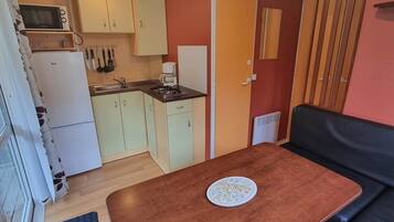 Fridge, coffee/tea maker, freezer