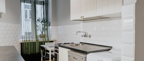 Apartment, 2 Bedrooms | Private kitchenette | Fridge, oven, stovetop, dishwasher