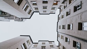 A high-rise building with multiple floors and windows. - Warsaw Concierge Loft Chmielna (Warsaw)