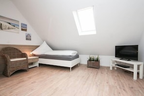 2 bedrooms, individually decorated, individually furnished, desk