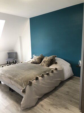 4 bedrooms, iron/ironing board, WiFi