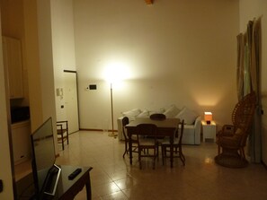 Smart TV, computer monitors