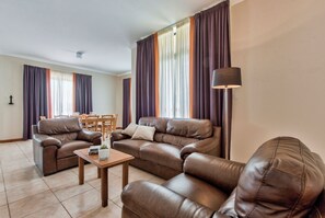 Villa, 5 Schlafzimmer (Sardinella) | Wohnbereich | Flachbildfernseher, DVD-Player