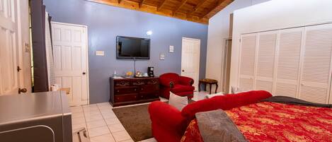 6 bedrooms, iron/ironing board, travel cot, free WiFi