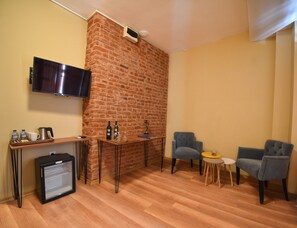 Deluxe Room | Living area | LCD TV - Maravilloso Hotel Pera (Istanbul)