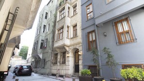 Front of property - Maravilloso Hotel Pera (Istanbul)