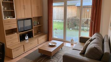 Tv, böcker och en stereo