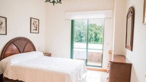 2 bedrooms, iron/ironing board, bed sheets - Beautiful Touristic Apartment in Front of the Beach Samil 55 2nd Floor (Vigo)