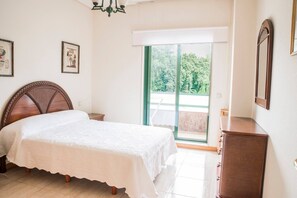 2 Schlafzimmer, Bügeleisen/Bügelbrett, Bettwäsche